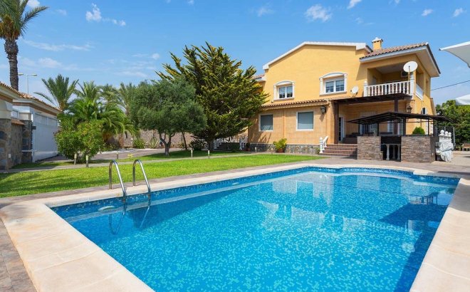 Resale - Villa -
Orihuela Costa - Costa Blanca