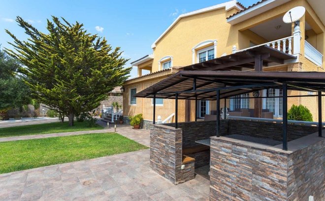 Resale - Villa -
Orihuela Costa - Costa Blanca