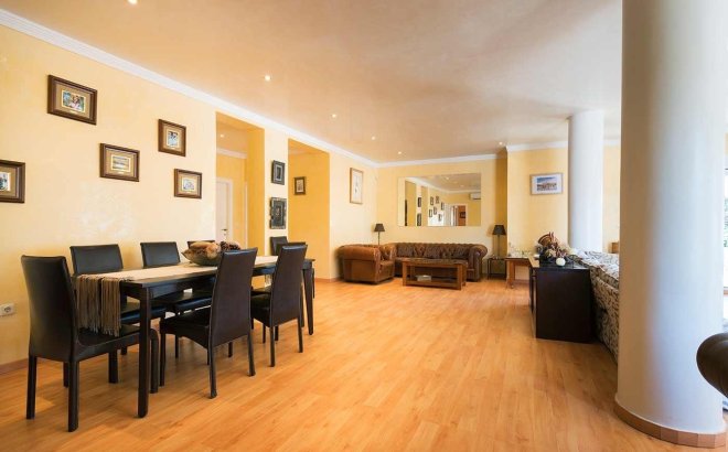 Resale - Villa -
Orihuela Costa - Costa Blanca