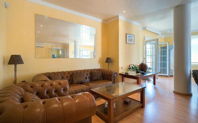 Resale - Villa -
Orihuela Costa - Costa Blanca