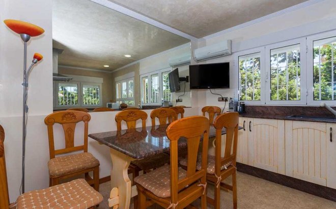 Resale - Villa -
Orihuela Costa - Costa Blanca
