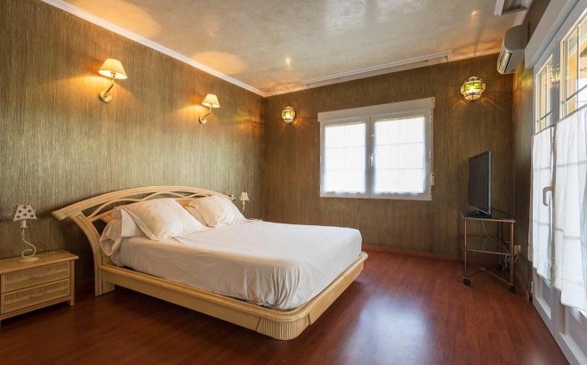 Resale - Villa -
Orihuela Costa - Costa Blanca