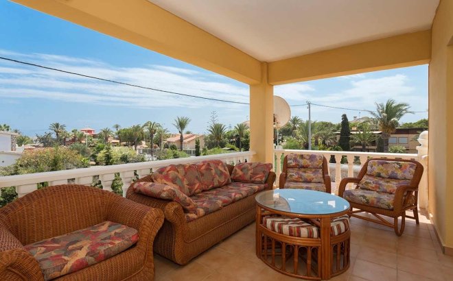 Resale - Villa -
Orihuela Costa - Costa Blanca