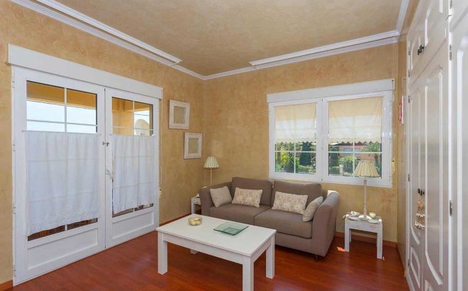 Resale - Villa -
Orihuela Costa - Costa Blanca