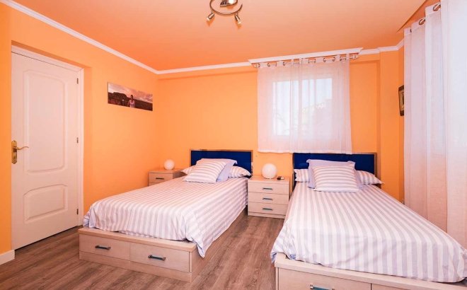 Resale - Villa -
Orihuela Costa - Costa Blanca