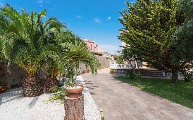 Resale - Villa -
Orihuela Costa - Costa Blanca