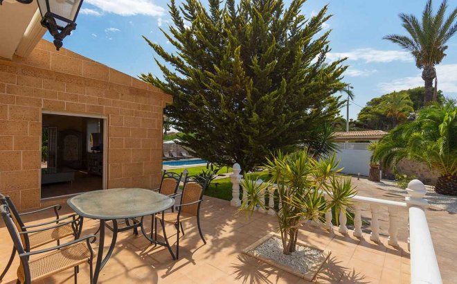 Resale - Villa -
Orihuela Costa - Costa Blanca