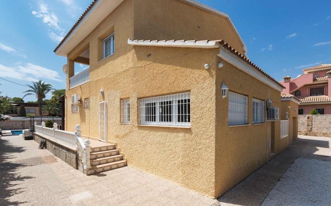 Resale - Villa -
Orihuela Costa - Costa Blanca