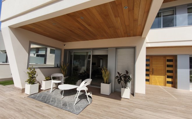 Resale - Villa -
Orihuela Costa - Costa Blanca