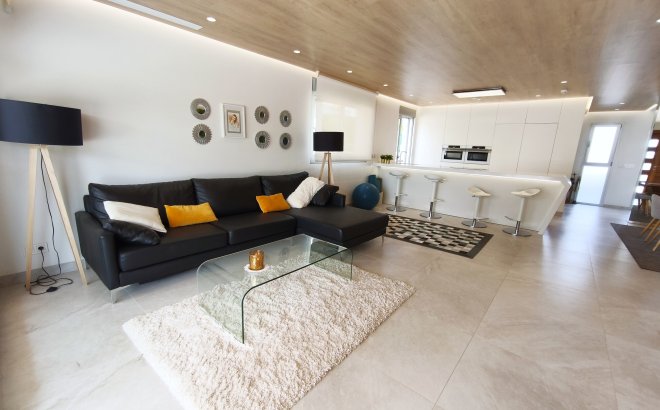 Resale - Villa -
Orihuela Costa - Costa Blanca