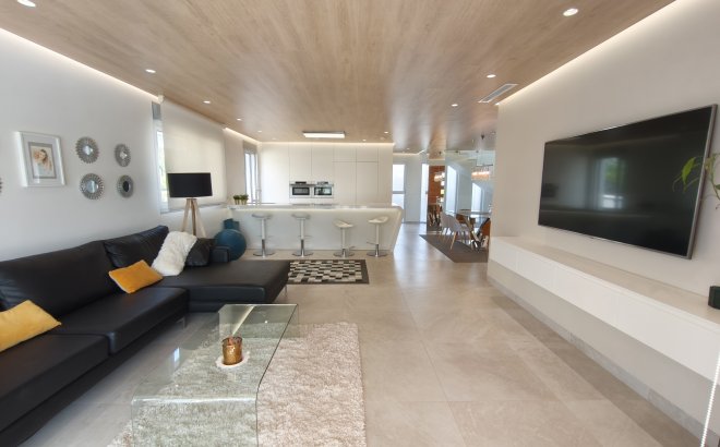 Resale - Villa -
Orihuela Costa - Costa Blanca