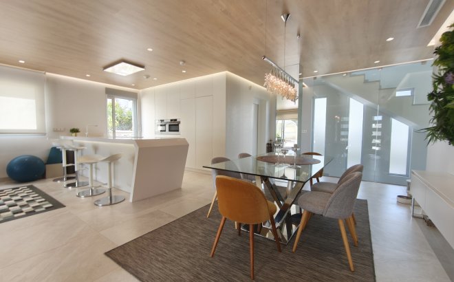 Resale - Villa -
Orihuela Costa - Costa Blanca