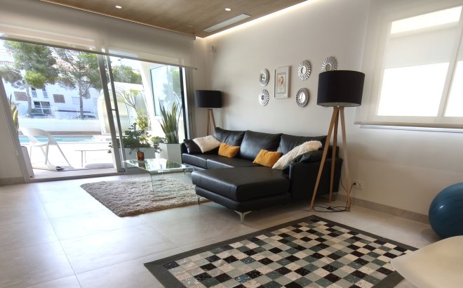 Resale - Villa -
Orihuela Costa - Costa Blanca