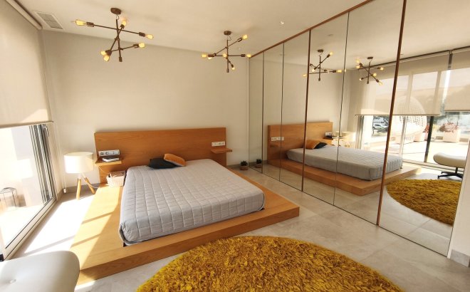 Resale - Villa -
Orihuela Costa - Costa Blanca