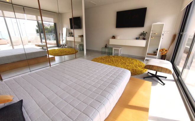 Resale - Villa -
Orihuela Costa - Costa Blanca