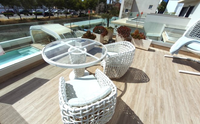 Resale - Villa -
Orihuela Costa - Costa Blanca