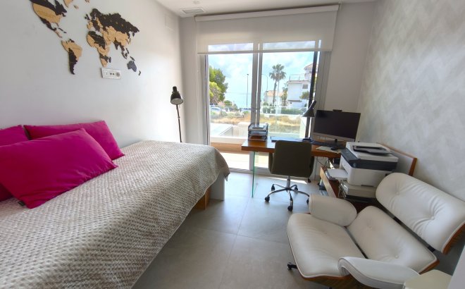 Resale - Villa -
Orihuela Costa - Costa Blanca