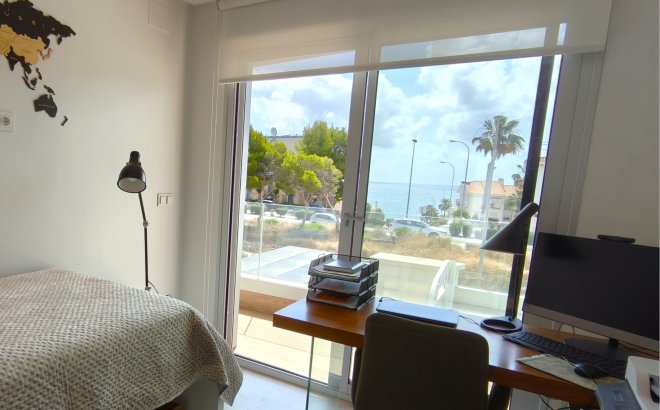 Resale - Villa -
Orihuela Costa - Costa Blanca