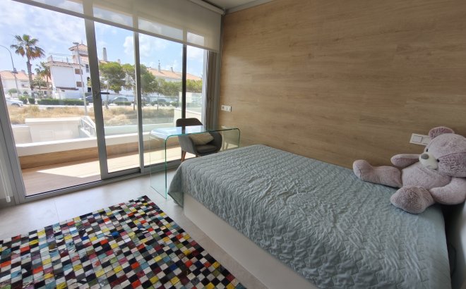 Resale - Villa -
Orihuela Costa - Costa Blanca