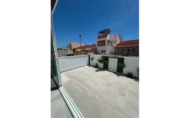 Resale - Bungalow -
Torrevieja - La Siesta - El Salado - Torreta