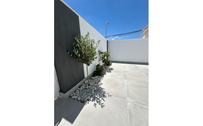 Resale - Bungalow -
Torrevieja - La Siesta - El Salado - Torreta