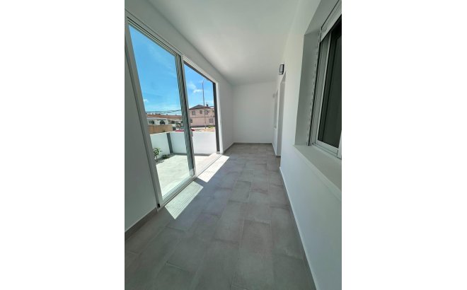 Resale - Bungalow -
Torrevieja - La Siesta - El Salado - Torreta