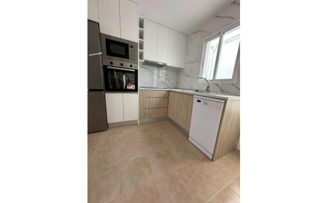 Resale - Bungalow -
Torrevieja - La Siesta - El Salado - Torreta