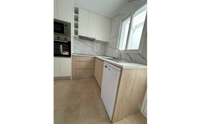 Resale - Bungalow -
Torrevieja - La Siesta - El Salado - Torreta