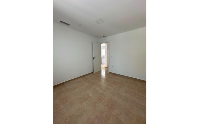 Resale - Bungalow -
Torrevieja - La Siesta - El Salado - Torreta