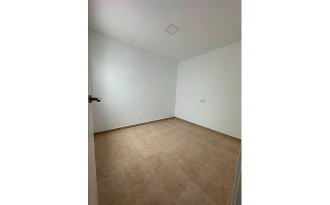 Resale - Bungalow -
Torrevieja - La Siesta - El Salado - Torreta