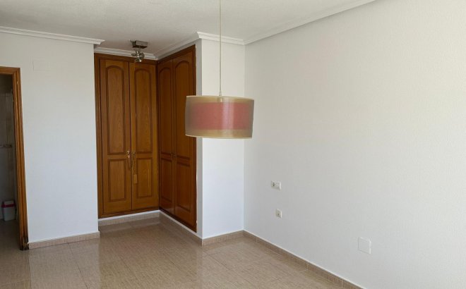 Resale - Apartment -
Torrevieja - Centro