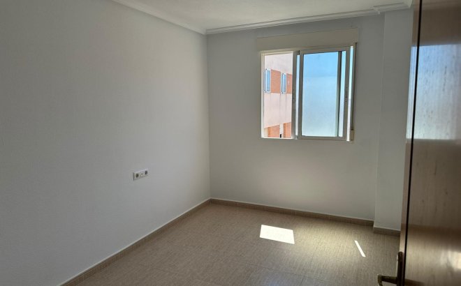 Resale - Apartment -
Torrevieja - Centro