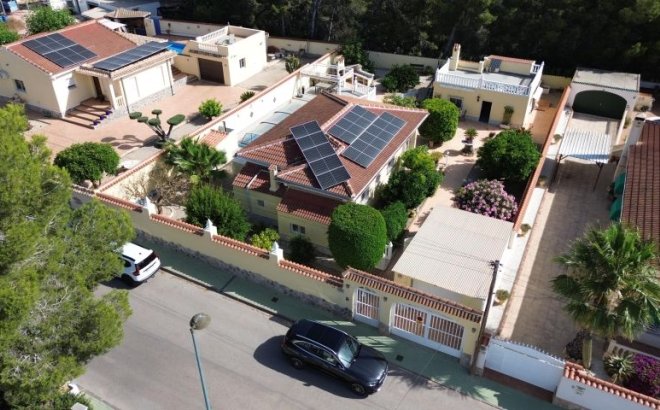 Revente - Villa -
Pinar de Campoverde - Inland