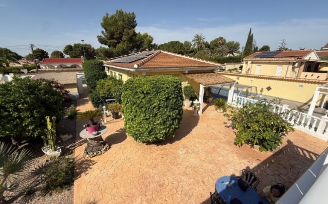 Herverkoop - Villa -
Pinar de Campoverde - Inland