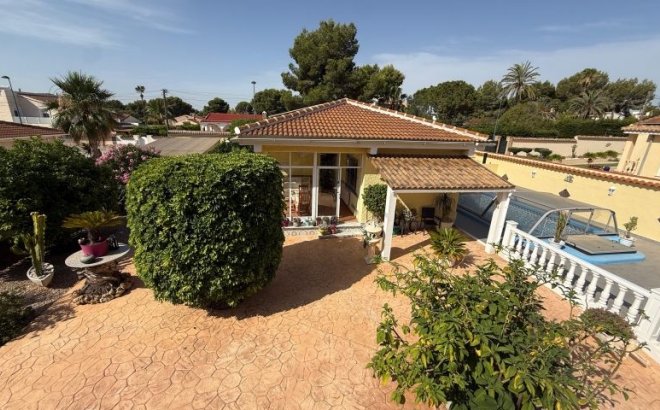 Revente - Villa -
Pinar de Campoverde - Inland