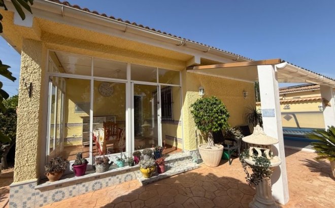 Revente - Villa -
Pinar de Campoverde - Inland