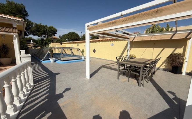 Revente - Villa -
Pinar de Campoverde - Inland