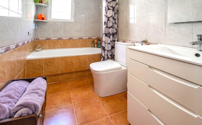Resale - Semi Detached -
Los Altos - Res Valle de los pinos