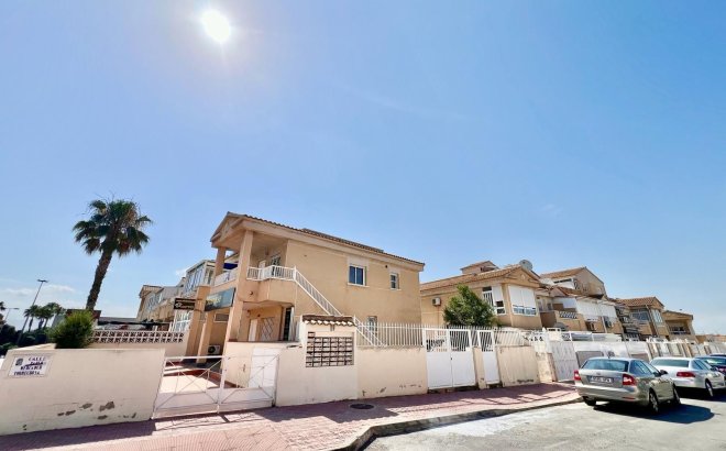 Resale - Bungalow -
Torrevieja - Centro