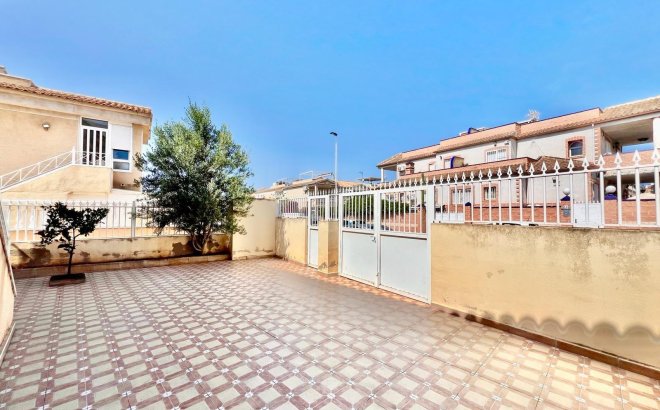 Resale - Bungalow -
Torrevieja - Centro