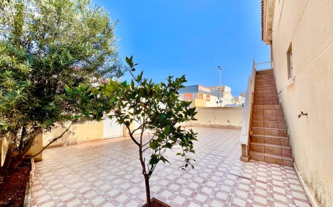 Resale - Bungalow -
Torrevieja - Centro