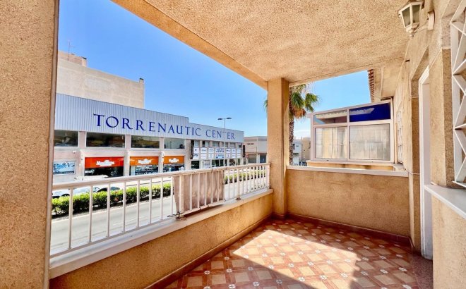 Resale - Bungalow -
Torrevieja - Centro