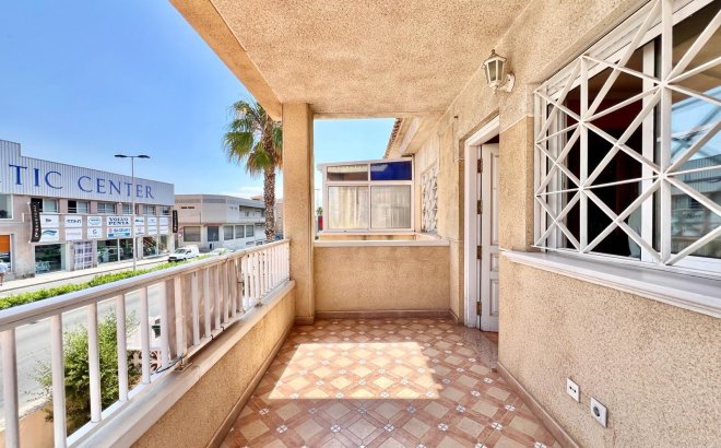Resale - Bungalow -
Torrevieja - Centro
