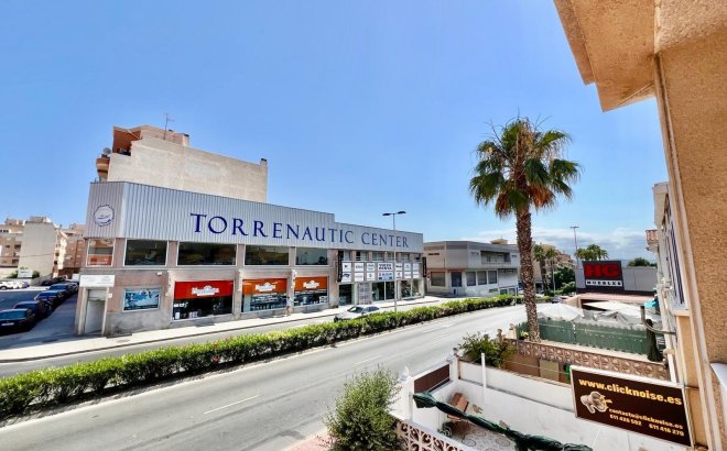 Resale - Bungalow -
Torrevieja - Centro
