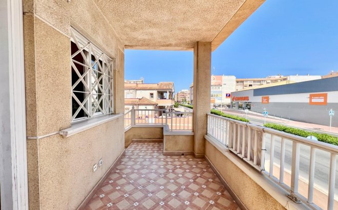 Resale - Bungalow -
Torrevieja - Centro