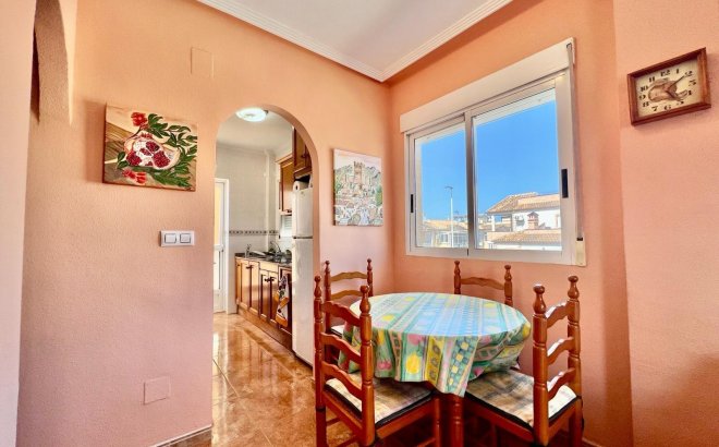 Resale - Bungalow -
Torrevieja - Centro