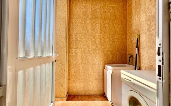 Resale - Bungalow -
Torrevieja - Centro