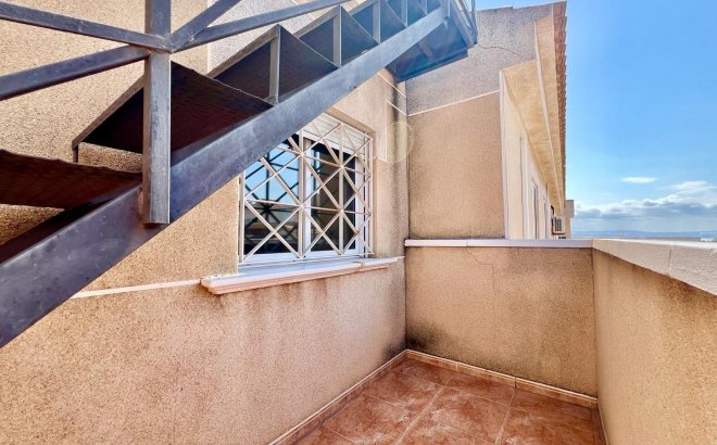 Resale - Bungalow -
Torrevieja - Centro
