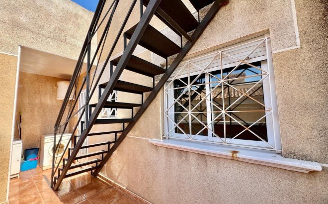Resale - Bungalow -
Torrevieja - Centro