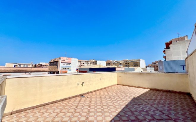 Resale - Bungalow -
Torrevieja - Centro